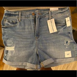 Old Navy woman high rise distressed jean shorts